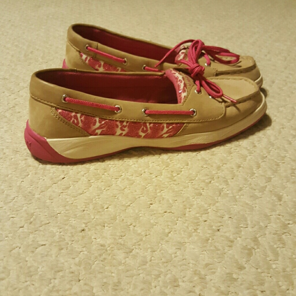 Sperry's - Picture 2 of 3